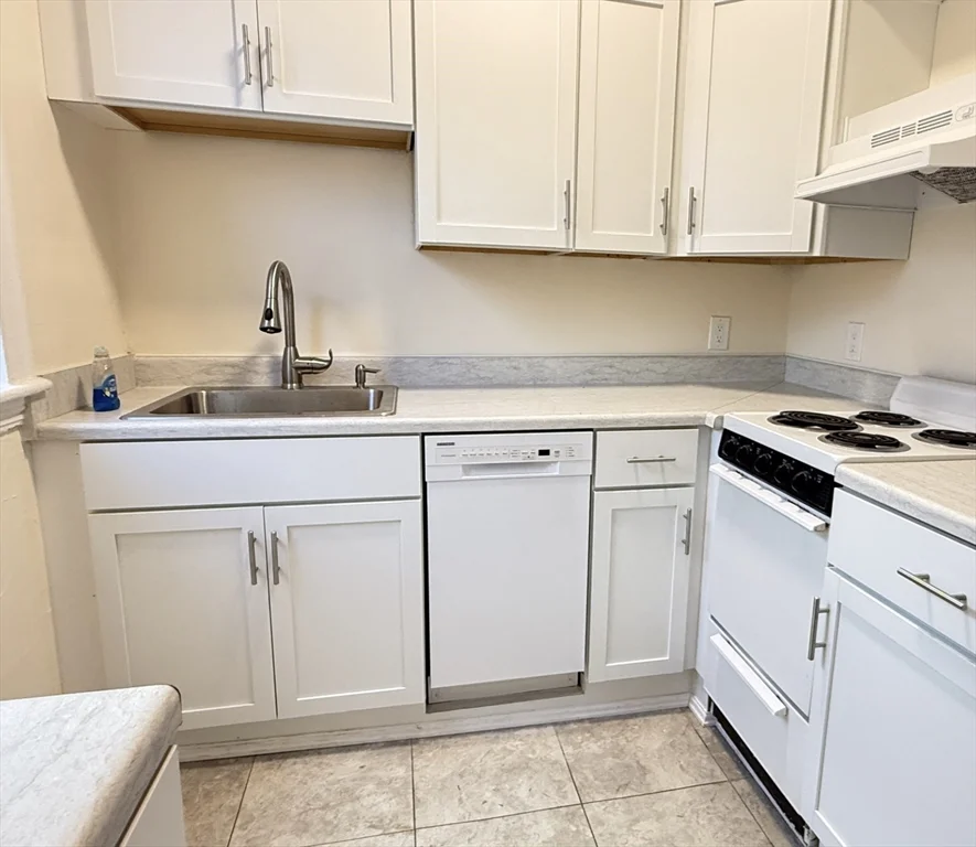 2 bed, 1 bath apartment for rent at 1959 Commonwealth Ave Unit 6, Brighton — photo 1 of 7