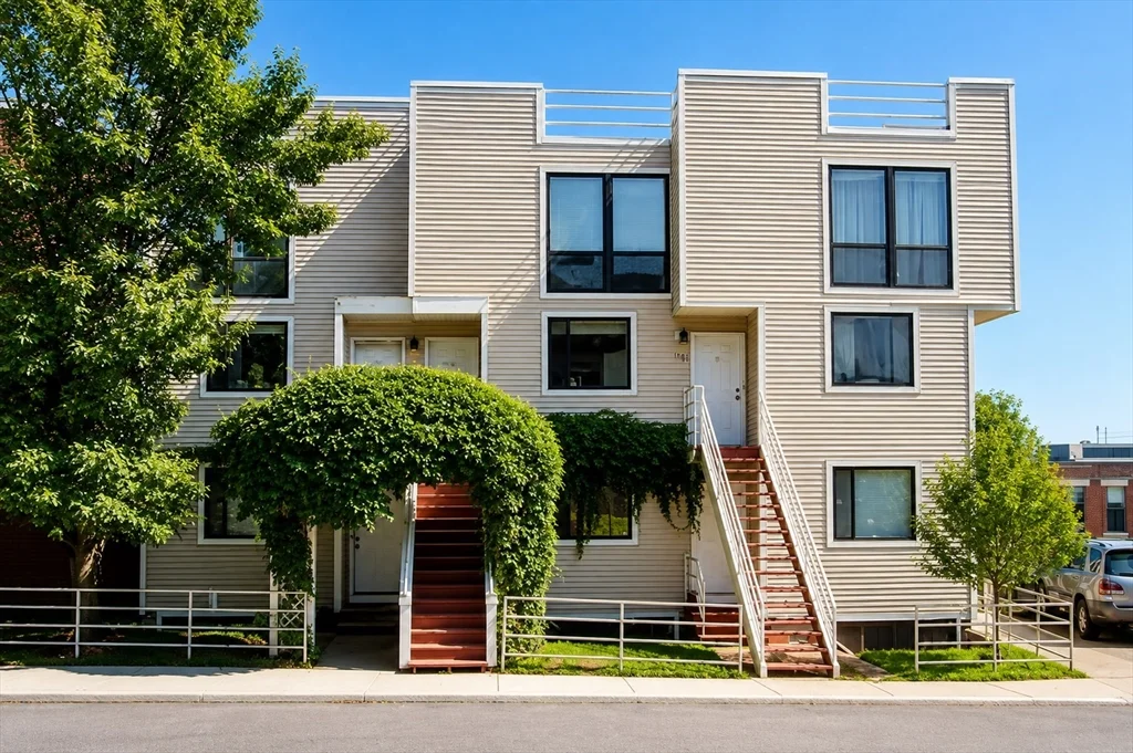 2 bed, 1 bath apartment for rent at 196 Allston St Unit 2, Brighton — photo 1 of 8