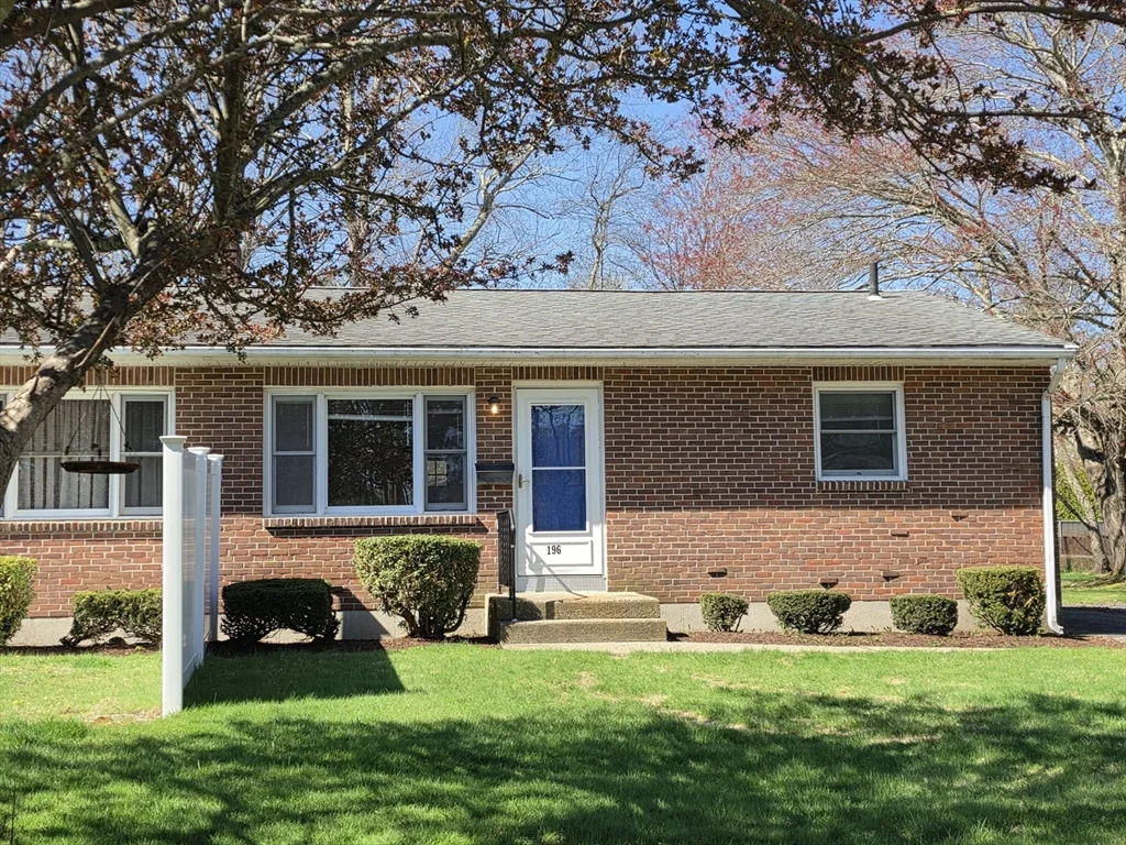 2 bed, 1 bath apartment for rent at 196 Manzella Ct Unit 0, Rockland — photo 1 of 14