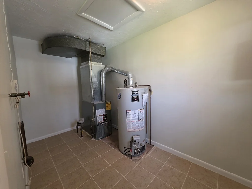 2 bed, 1 bath apartment for rent at 196 Manzella Ct Unit 0, Rockland — photo 13 of 14