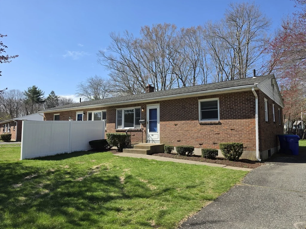 2 bed, 1 bath apartment for rent at 196 Manzella Ct Unit 0, Rockland — photo 2 of 14