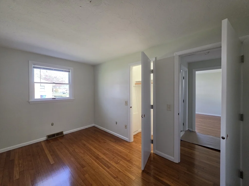 2 bed, 1 bath apartment for rent at 196 Manzella Ct Unit 0, Rockland — photo 8 of 14