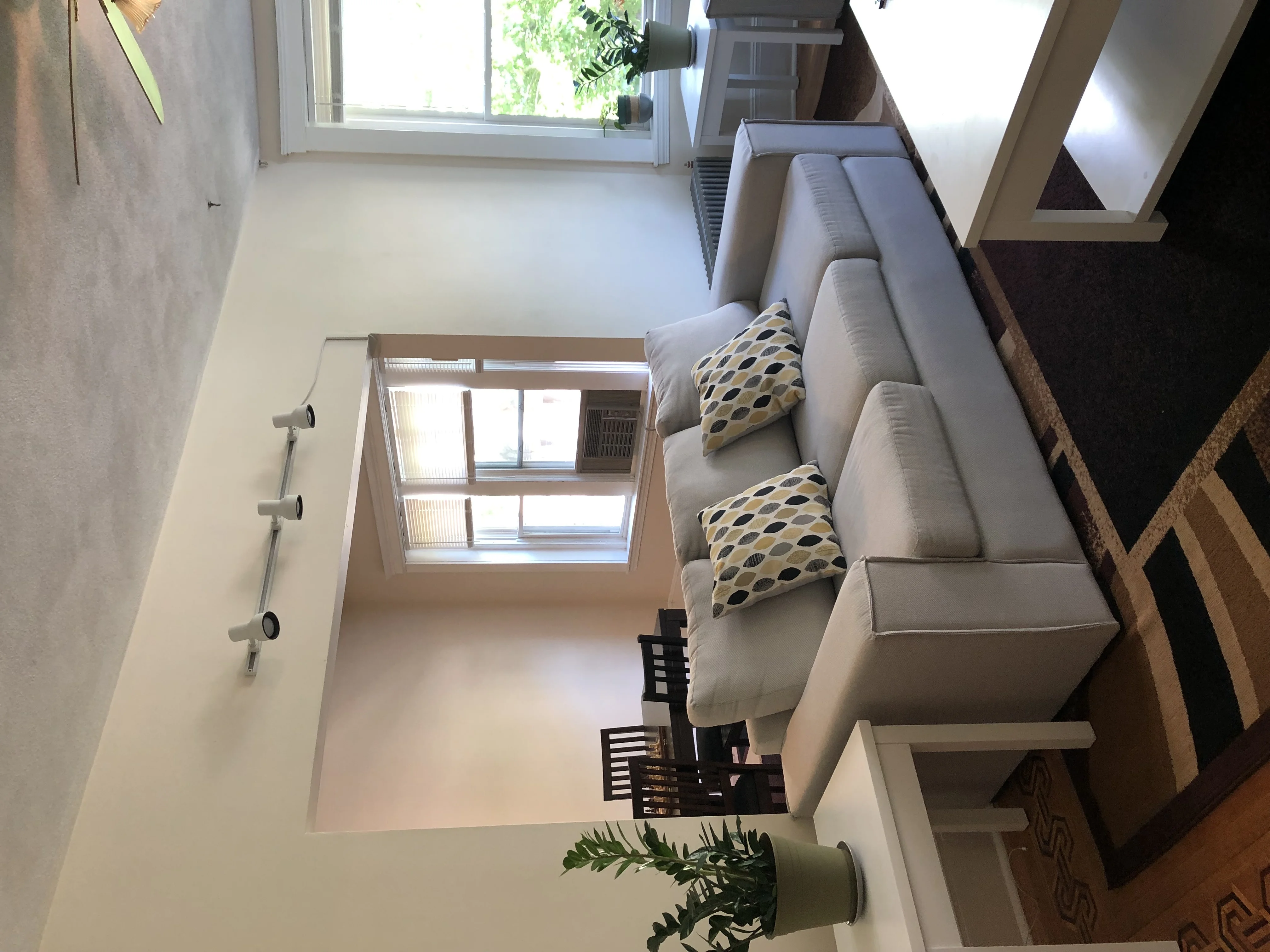 3 bed, 1.5 bath apartment for rent at 196 Saint Paul St Unit 2, Coolidge Corner — photo 2 of 27
