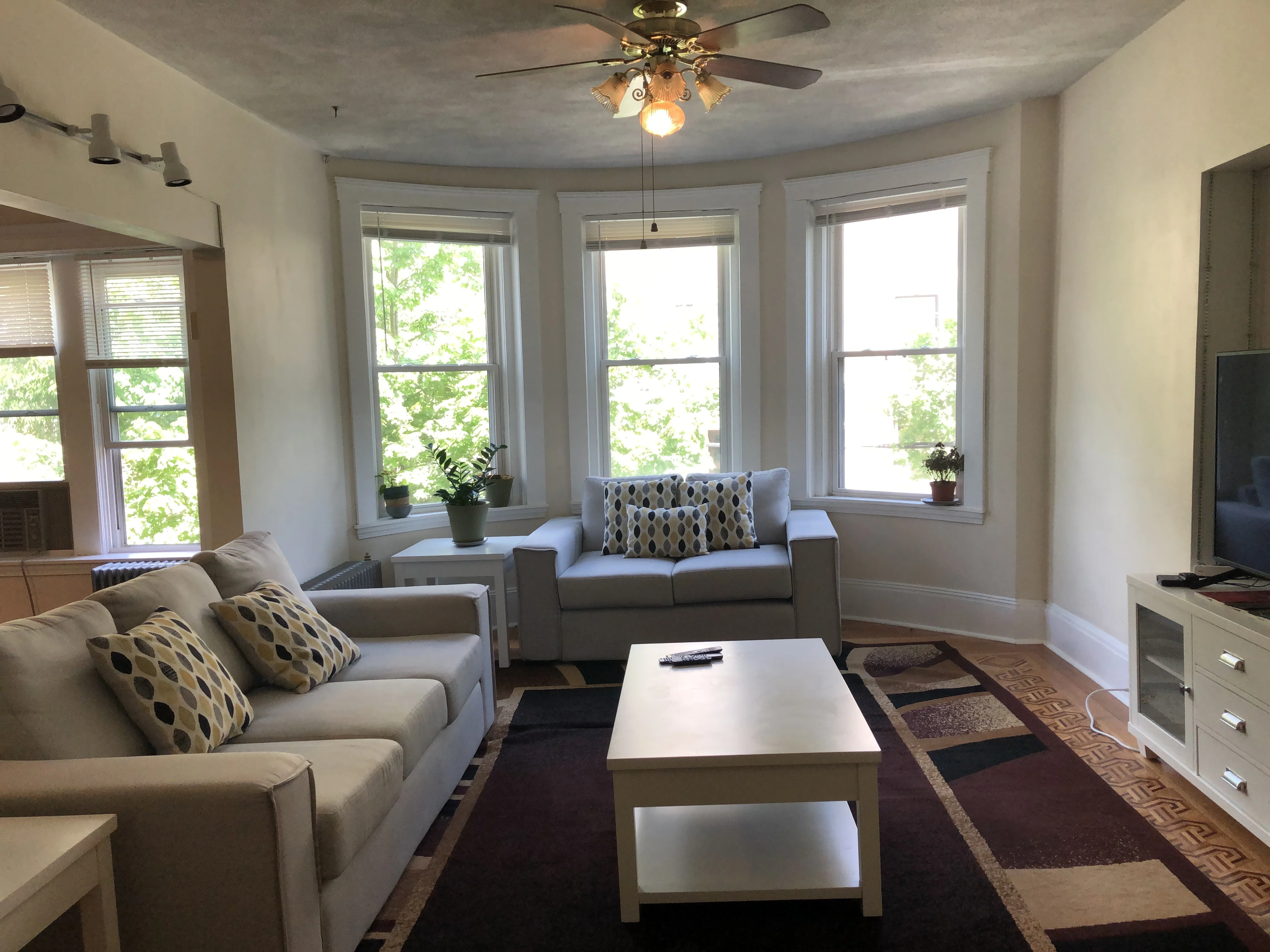 3 bed, 1.5 bath apartment for rent at 196 Saint Paul St Unit 2, Coolidge Corner — photo 1 of 27