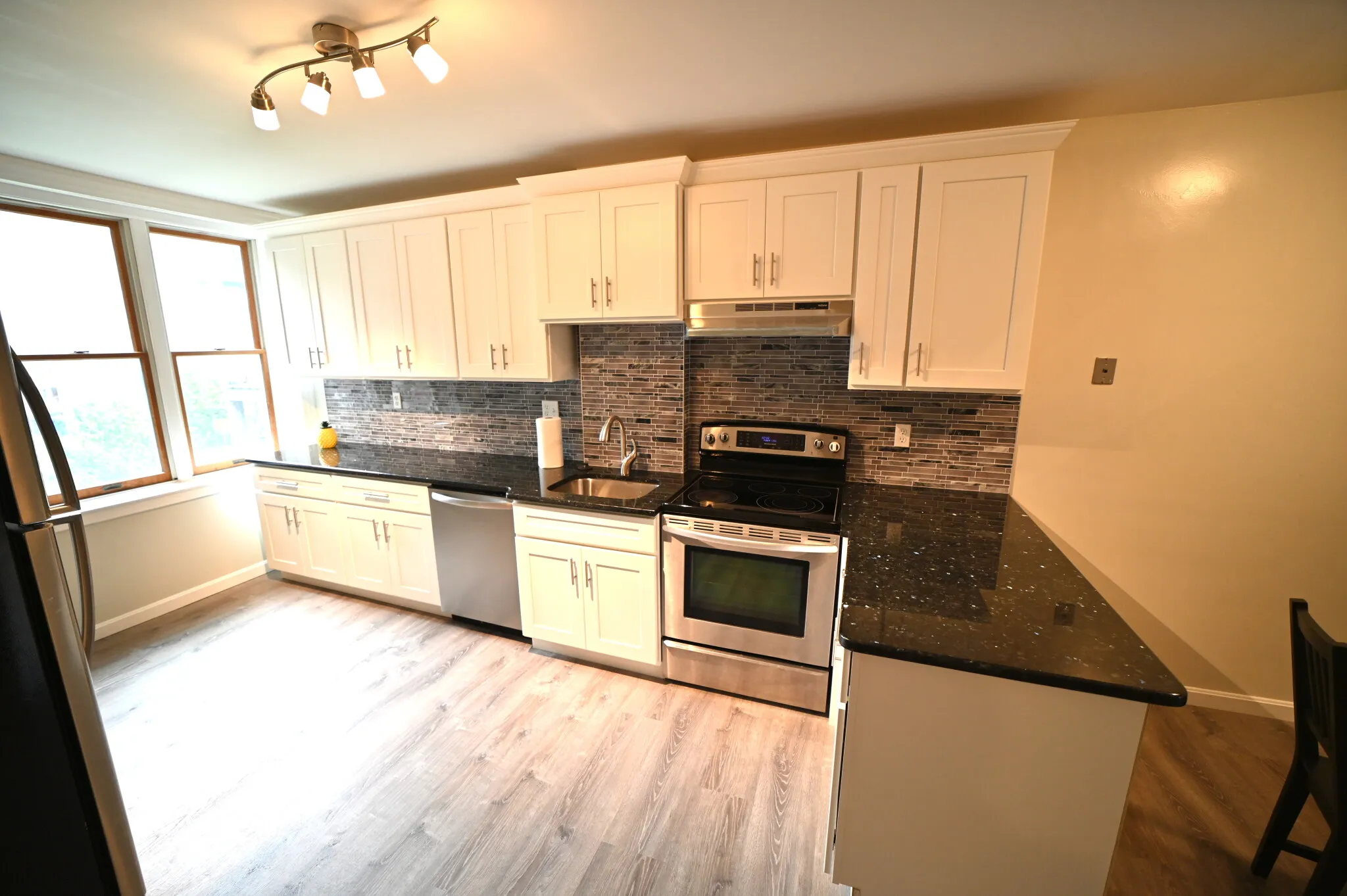 3 bed, 1.5 bath apartment for rent at 196 Saint Paul St Unit 2, Coolidge Corner — photo 14 of 27