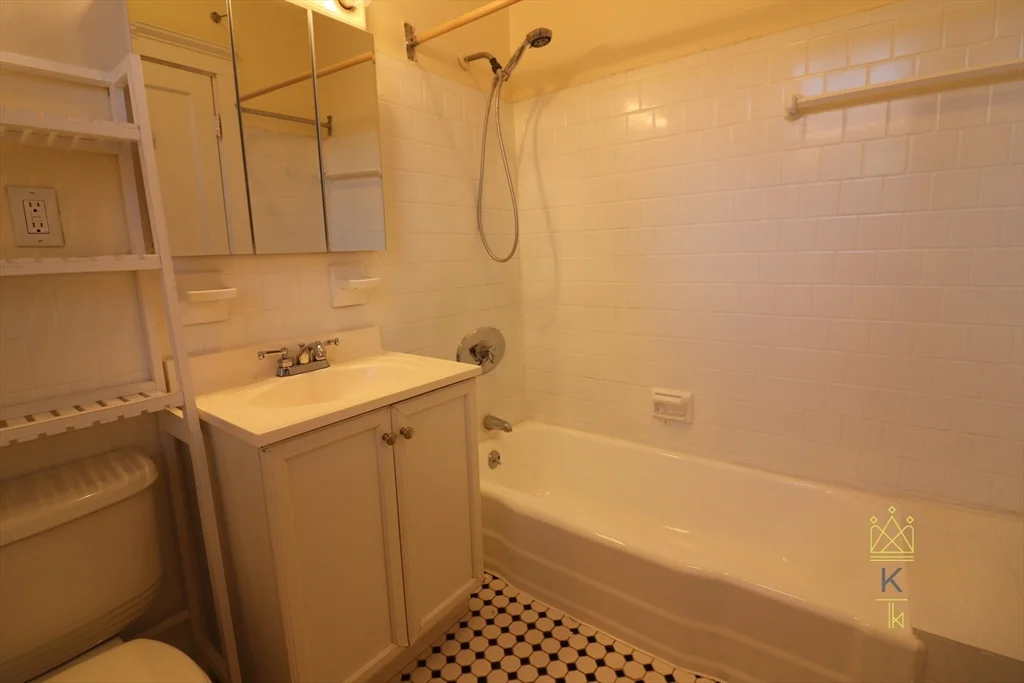 2 bed, 1 bath apartment for rent at 1961 Commonwealth Ave Unit 7, Brighton — photo 7 of 9
