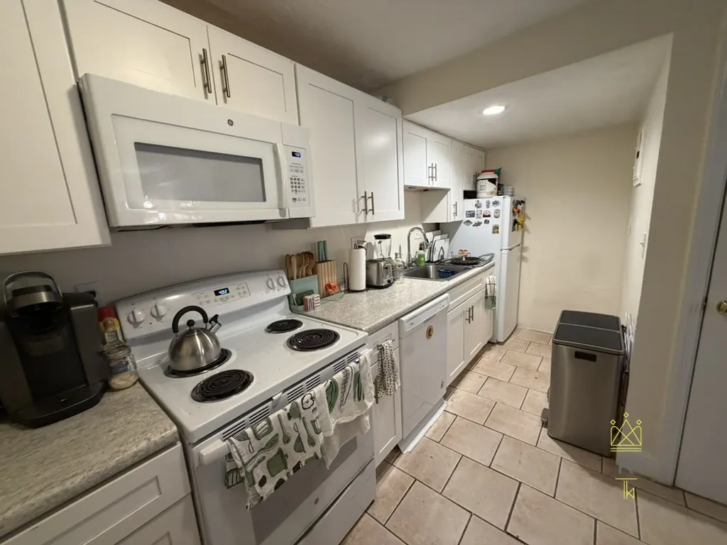 1 bed, 1 bath apartment for rent at 1961 Commonwealth Ave Unit B1, Brighton