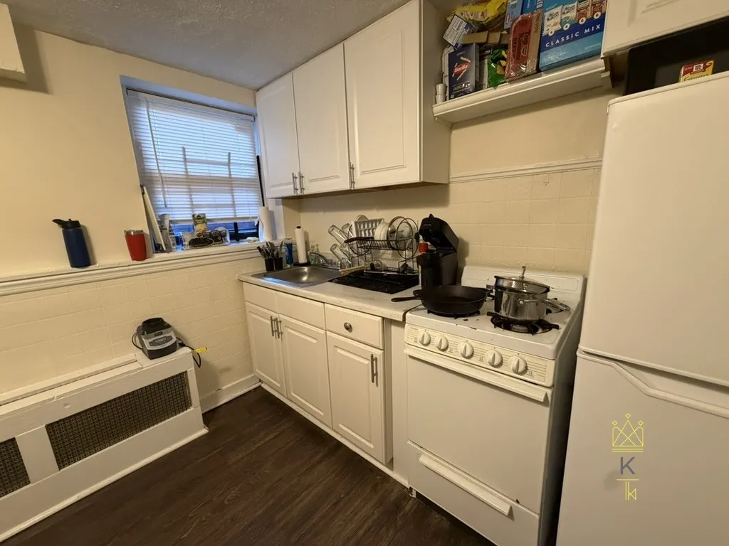 2 bed, 1 bath apartment for rent at 1961 Commonwealth Ave Unit B2, Brighton — photo 2 of 9