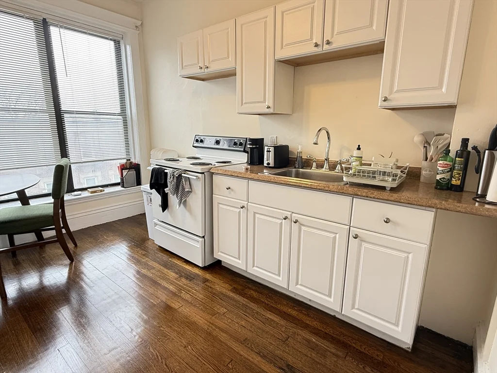 1 bed, 1 bath apartment for rent at 1963 Commonwealth Ave Unit 7, Brighton — photo 2 of 7