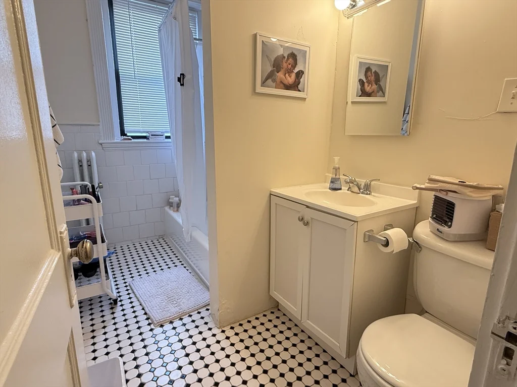 1 bed, 1 bath apartment for rent at 1963 Commonwealth Ave Unit 7, Brighton — photo 1 of 7