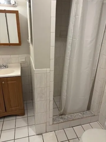 2 bed, 1 bath apartment for rent at 197 Beacon St Unit Br, Back Bay — photo 4 of 5