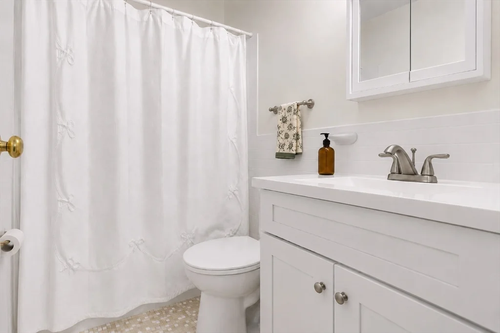 2 bed, 1 bath apartment for rent at 197 Calumet St Unit 4, Mission Hill — photo 5 of 9