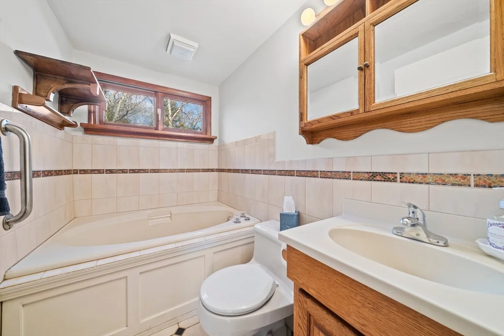 4 bed, 3 bath apartment for rent at 197 Circuit St, Hanover — photo 21 of 42