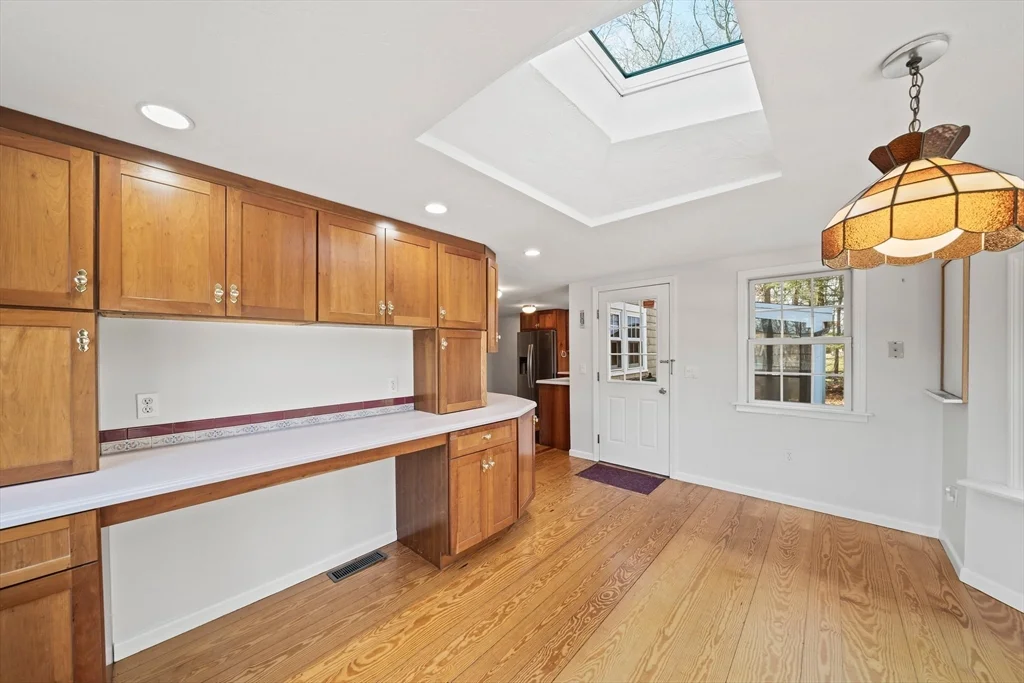 4 bed, 3 bath apartment for rent at 197 Circuit St, Hanover — photo 4 of 42