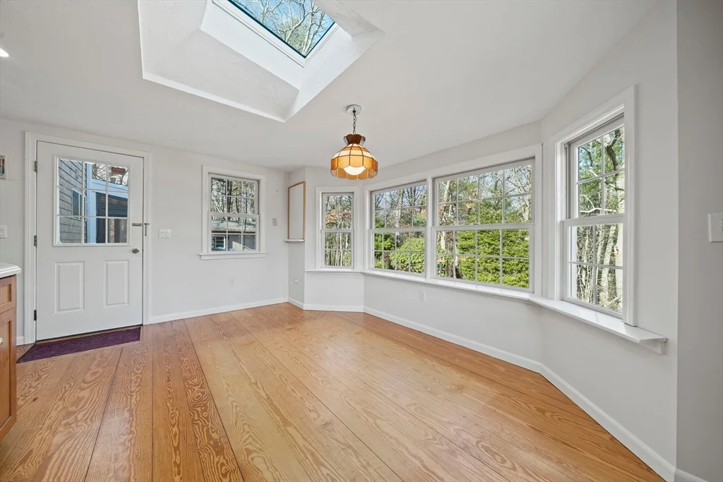4 bed, 3 bath apartment for rent at 197 Circuit St, Hanover — photo 5 of 42
