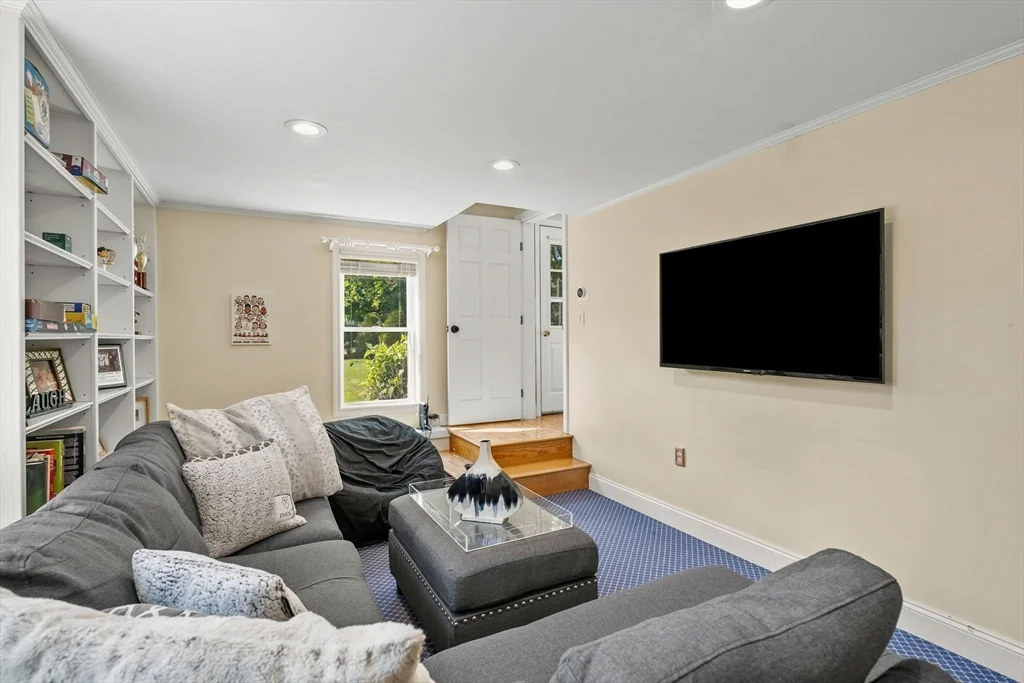 4 bed, 2 bath apartment for rent at 197 Hillside Ave Unit /, Arlington — photo 17 of 26