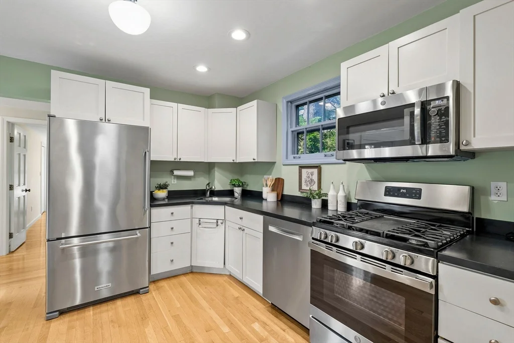 4 bed, 2 bath apartment for rent at 197 Hillside Ave Unit /, Arlington — photo 8 of 26