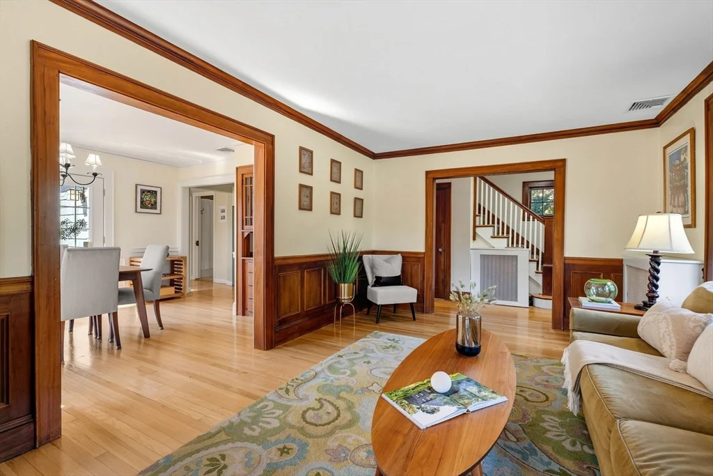 4 bed, 2 bath apartment for rent at 197 Hillside Ave Unit /, Arlington — photo 4 of 26