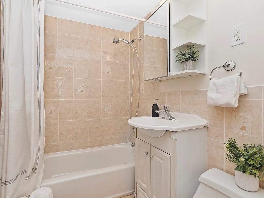 2 bed, 1 bath apartment for rent at 197 Kent St Unit 27, Brookline — photo 5 of 6