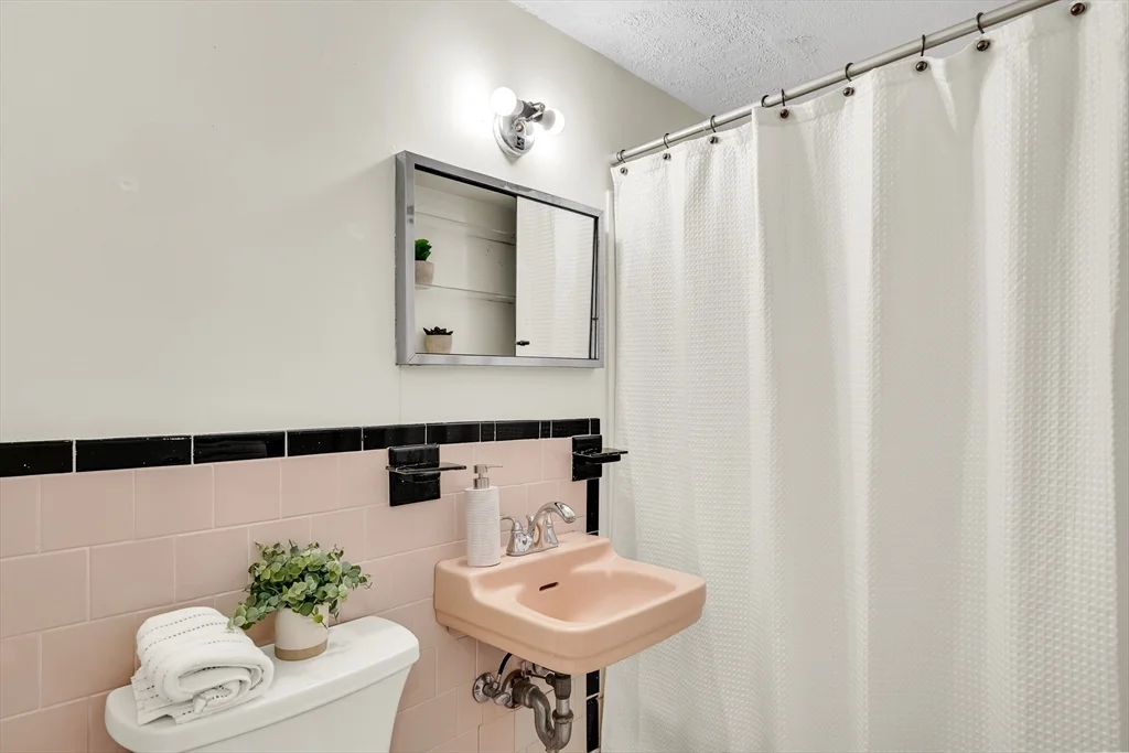 1 bed, 1 bath apartment for rent at 197 Kent St Unit 35, Coolidge Corner — photo 7 of 10