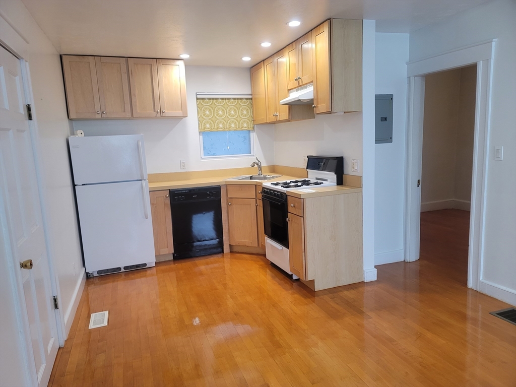 2 bed, 1 bath apartment for rent at 197 Otis St Unit 197A, East Cambridge — photo 4 of 11