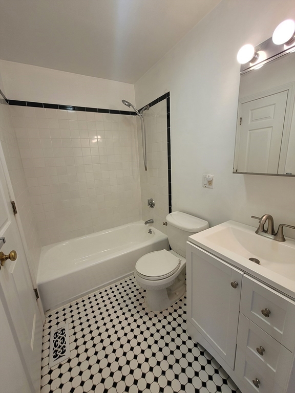 2 bed, 1 bath apartment for rent at 197 Otis St Unit 197A, East Cambridge — photo 5 of 11