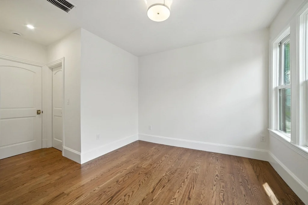 4 bed, 3 bath apartment for rent at 197 Winchester St Unit 197, Coolidge Corner — photo 19 of 42