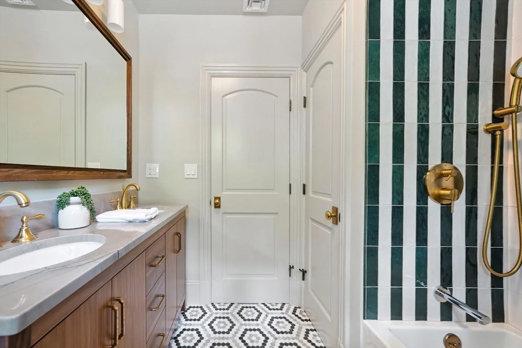 4 bed, 3 bath apartment for rent at 197 Winchester St Unit 197, Coolidge Corner — photo 16 of 42