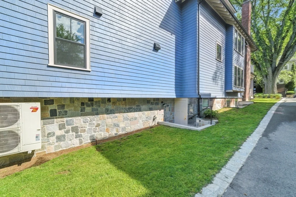4 bed, 3 bath apartment for rent at 197 Winchester St Unit 197, Coolidge Corner — photo 38 of 42