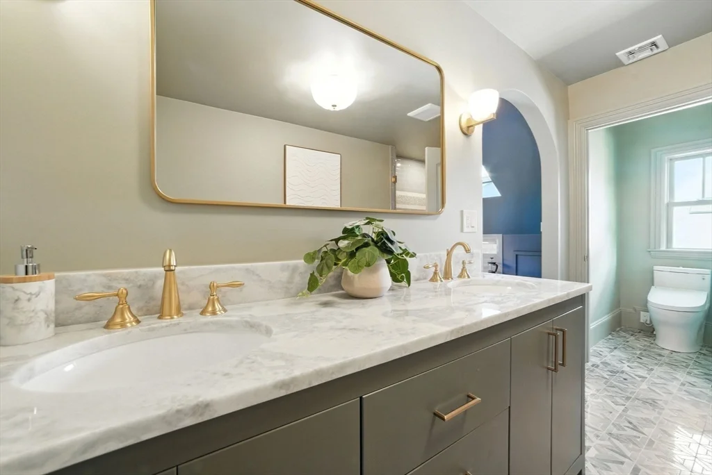 4 bed, 3 bath apartment for rent at 197 Winchester St Unit 197, Coolidge Corner — photo 32 of 42