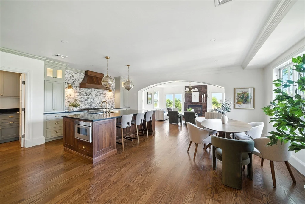 4 bed, 3 bath apartment for rent at 197 Winchester St Unit 197, Coolidge Corner