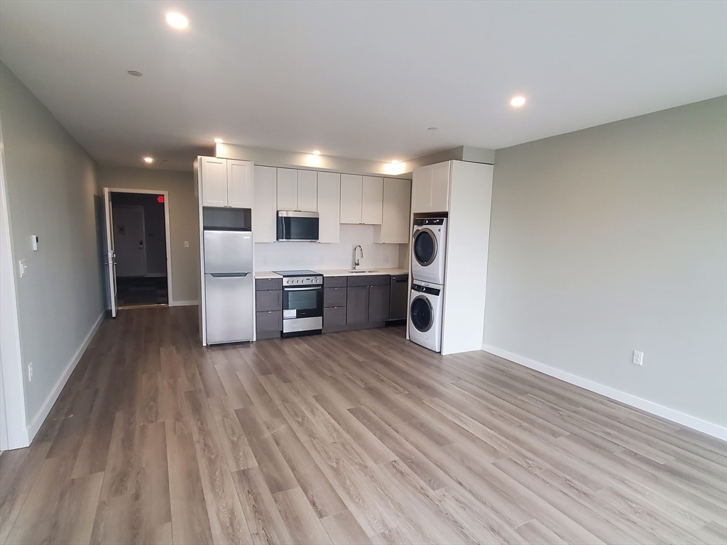 Studio bed, 1 bath apartment for rent at 1970 Dorchester Ave Unit 302, Dorchester — photo 3 of 17