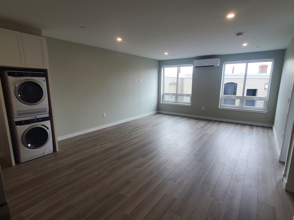 Studio bed, 1 bath apartment for rent at 1970 Dorchester Ave Unit 302, Dorchester — photo 4 of 17