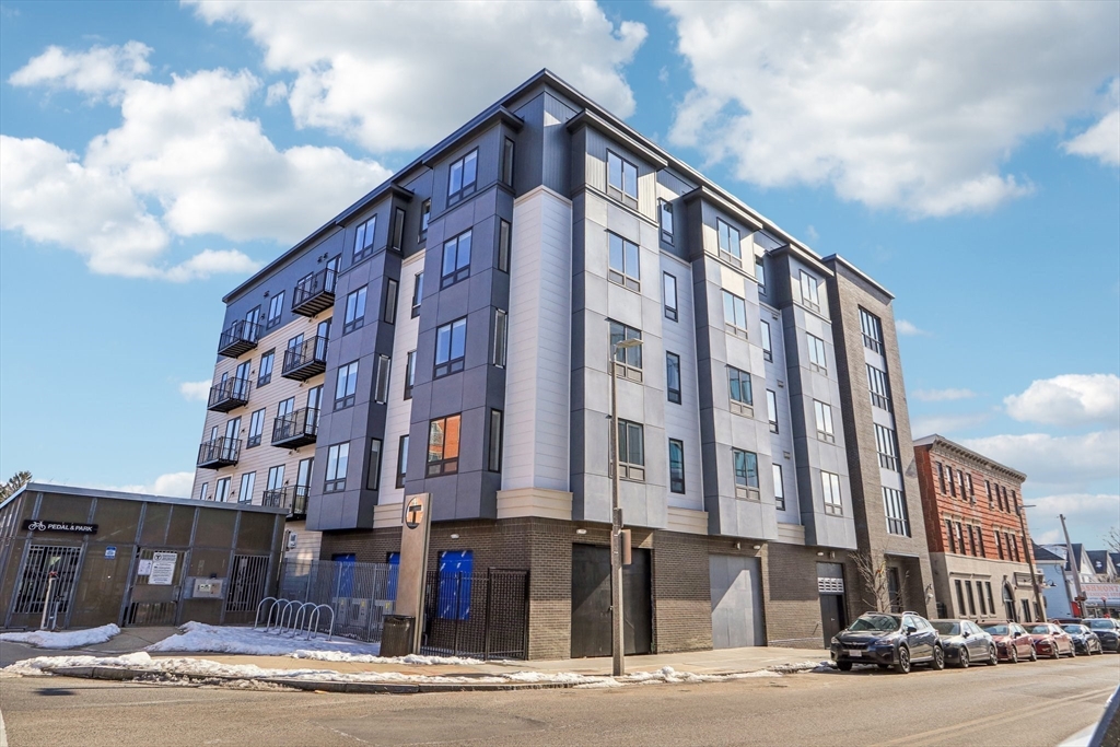 1 bed, 1 bath apartment for rent at 1970 Dorchester Ave Unit 413, Dorchester — photo 1 of 4