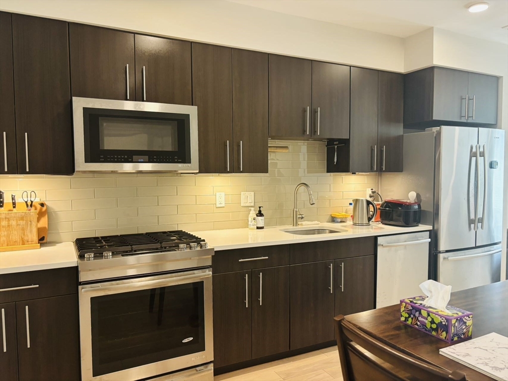 2 bed, 2 bath apartment for rent at 1975 Massachusetts Ave Unit 301, North Cambridge — photo 4 of 19