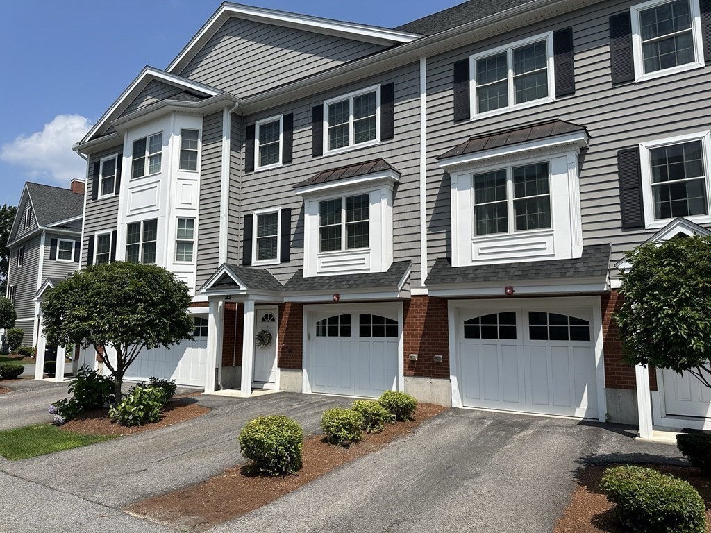 2 bed, 1 bath apartment for rent at 1975 Middlesex St Unit 23, Lowell — photo 1 of 24