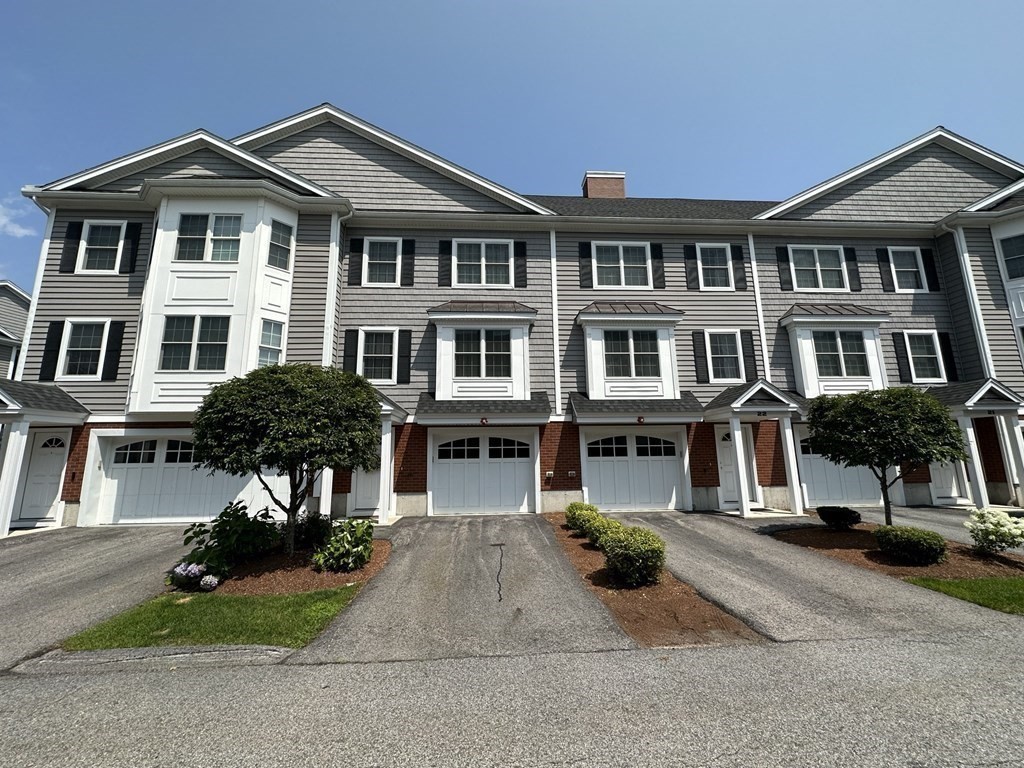 2 bed, 1 bath apartment for rent at 1975 Middlesex St Unit 23, Lowell — photo 2 of 24