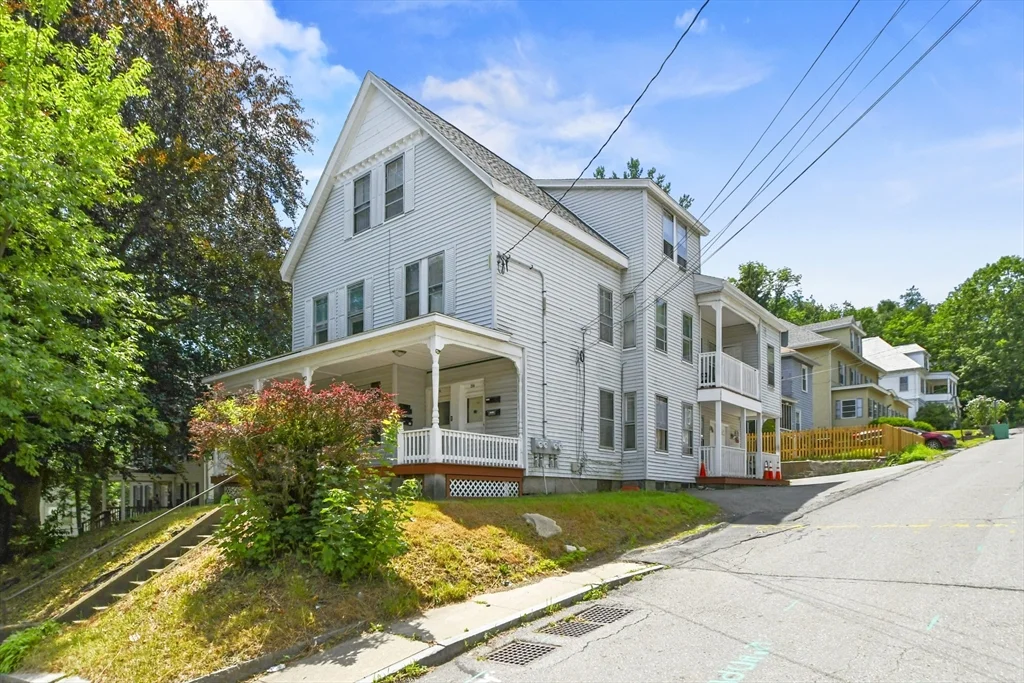 3 bed, 1 bath apartment for rent at 198-200 Blossom St Unit 2, Fitchburg — photo 2 of 15
