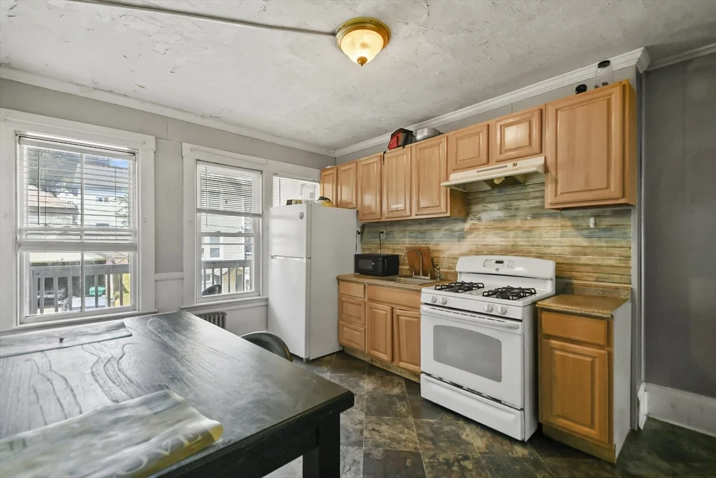 3 bed, 1 bath apartment for rent at 198-200 Blossom St Unit 2, Fitchburg — photo 9 of 15