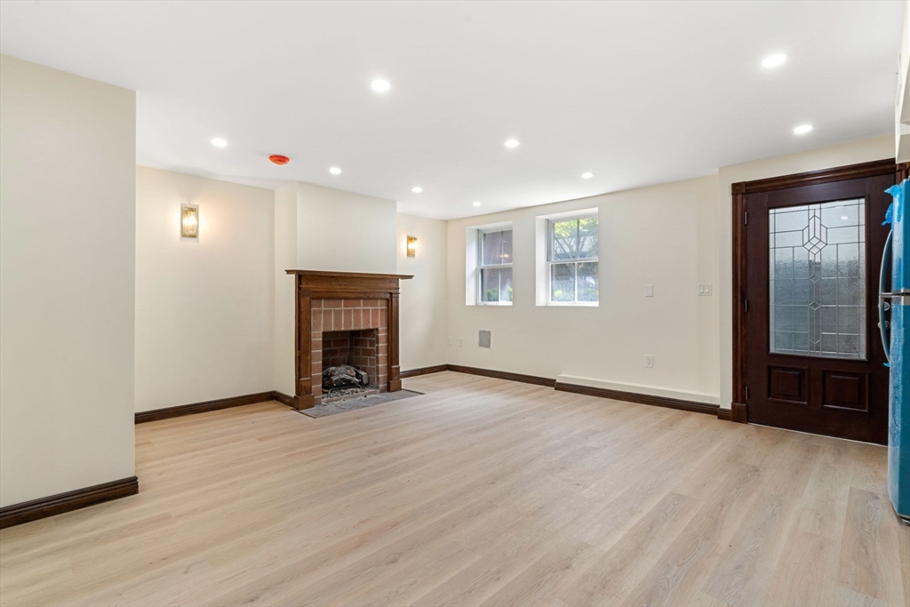 1 bed, 1 bath apartment for rent at 198 Beacon St Unit A, Back Bay — photo 2 of 10