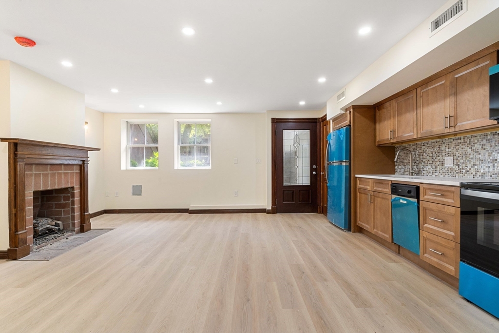1 bed, 1 bath apartment for rent at 198 Beacon St Unit A, Back Bay — photo 1 of 10