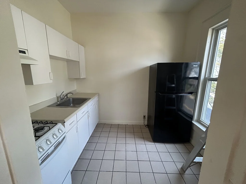 1 bed, 1 bath apartment for rent at 198 Clifton St Unit 2, Malden — photo 2 of 8