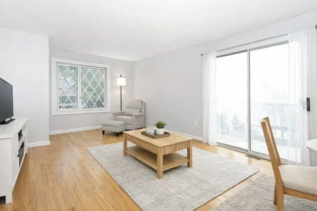 3 bed, 2 bath apartment for rent at 198 Cohasset St Unit 198, Worcester — photo 3 of 9