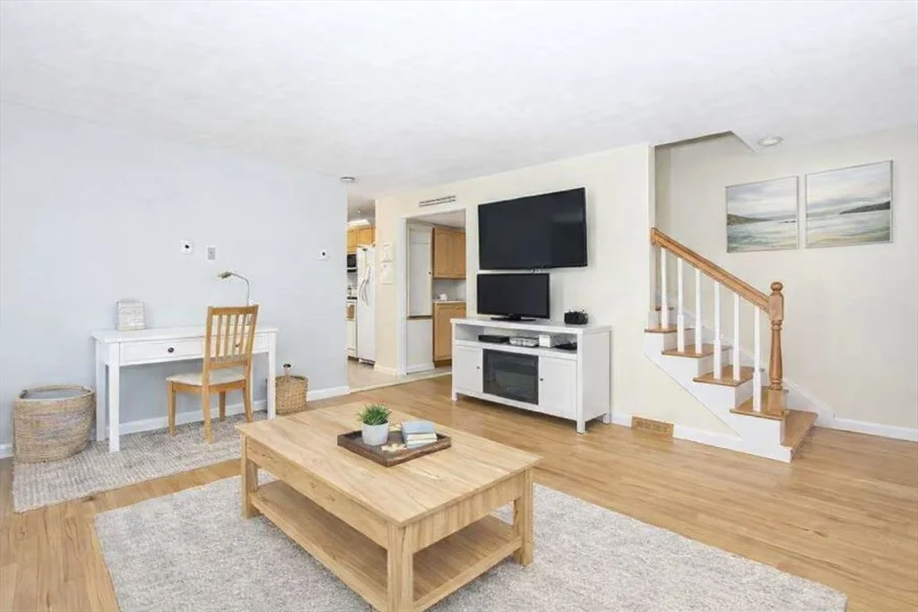 3 bed, 2 bath apartment for rent at 198 Cohasset St Unit 198, Worcester — photo 1 of 9