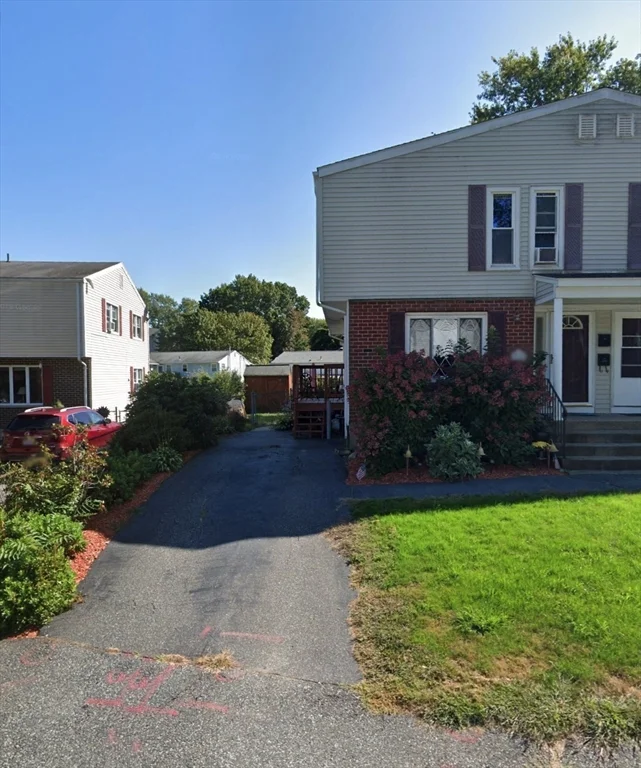 3 bed, 2 bath apartment for rent at 198 Cohasset St Unit 198, Worcester — photo 2 of 9