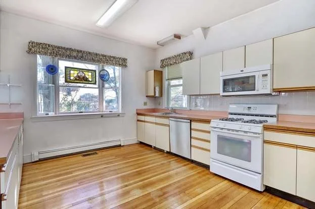 2 bed, 2 bath apartment for rent at 198 Franklin St Unit 1, Stoneham — photo 3 of 6