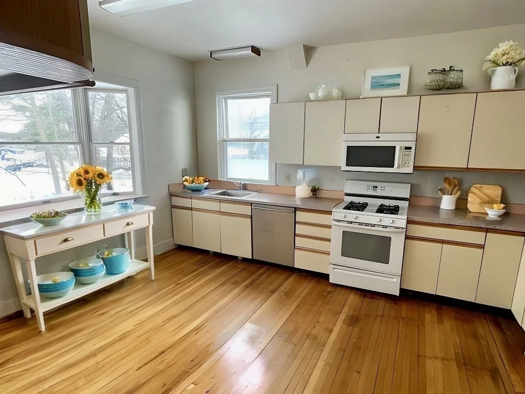 2 bed, 2 bath apartment for rent at 198 Franklin St Unit A, Stoneham — photo 10 of 11