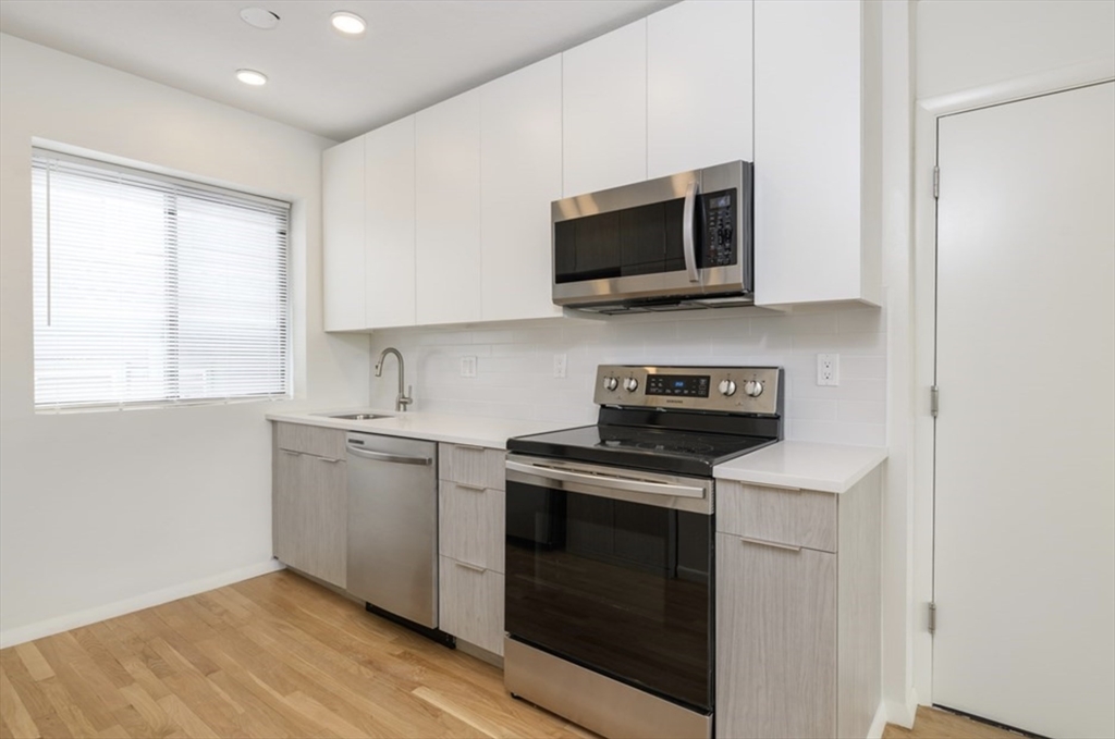 2 bed, 1 bath apartment for rent at 198 Hillside St Unit 1, Mission Hill