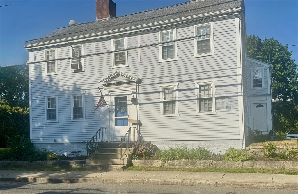 1 bed, 1 bath apartment for rent at 198 Main St Unit 1, East Fairhaven