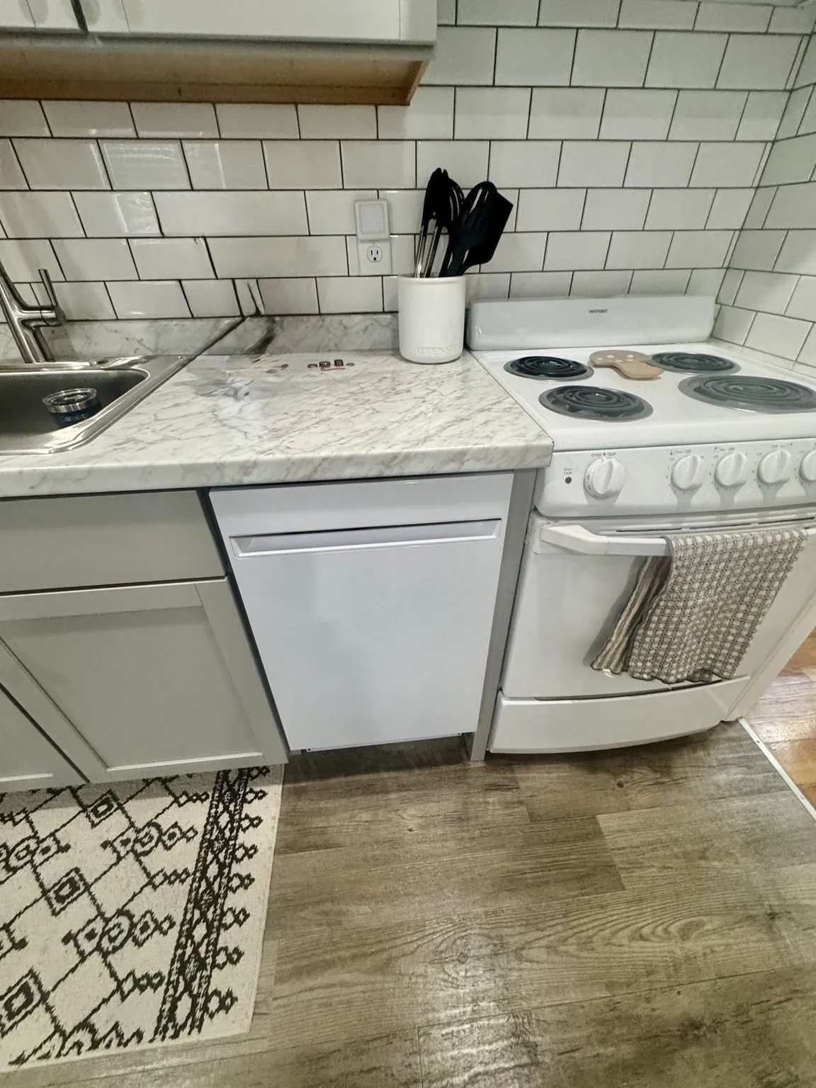 1 bed, 1 bath apartment for rent at 198 Main St Unit 1 North, East Fairhaven — photo 6 of 27